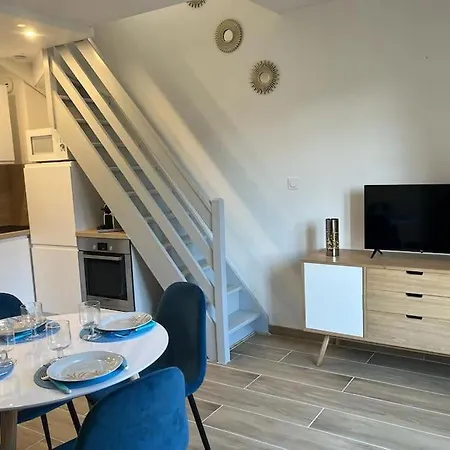 Apartamento Duplex, 300 M De La *