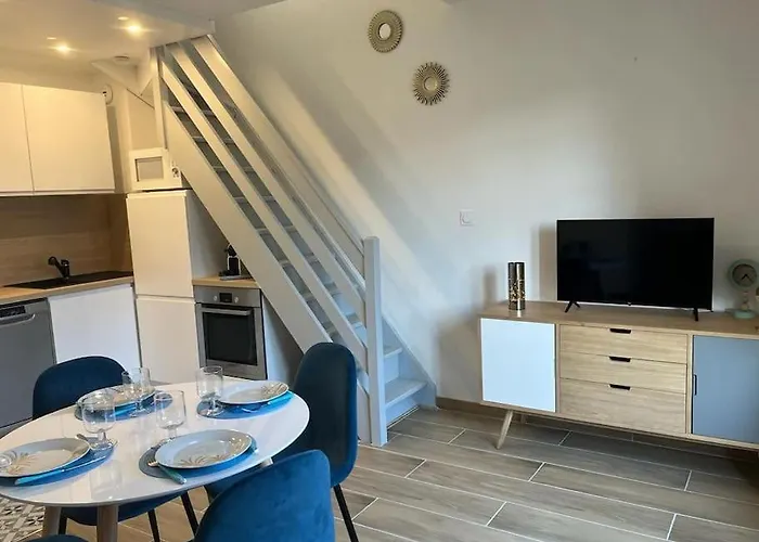 Apartment Duplex, 300 M De La *