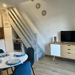 Appartement Duplex, 300 M De La *