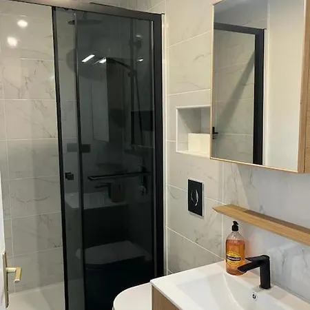 Duplex, 300 M De La